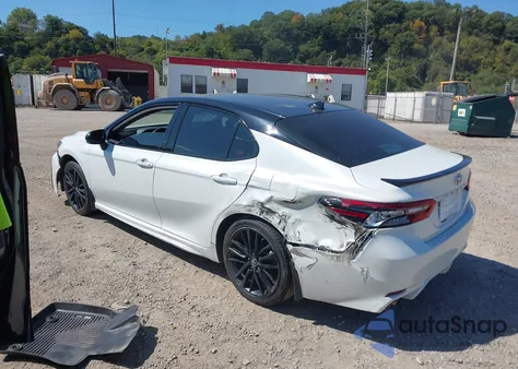 2022 Toyota Camry Xse Hybrid z USA, uszkodzony, nr VIN 4T1K31AK3NU044155